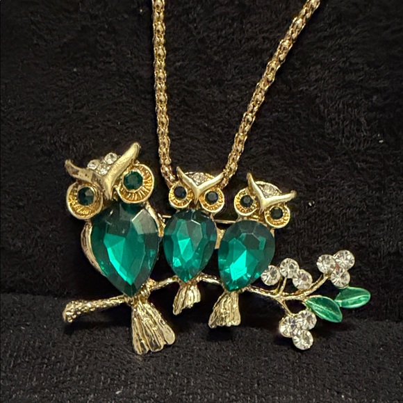 Betsey Johnson Gold Necklace with Green Owl Charms/ Brooch - Picture 2 of 4